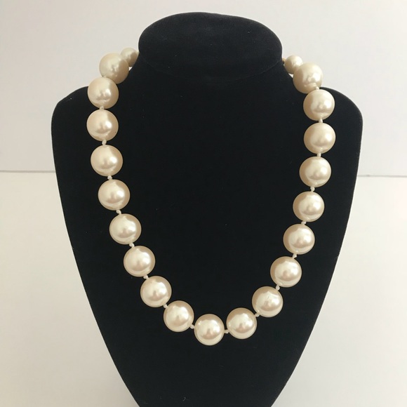 Vintage Jewelry - Large Pearl Statement Necklace w/ Gold clasp